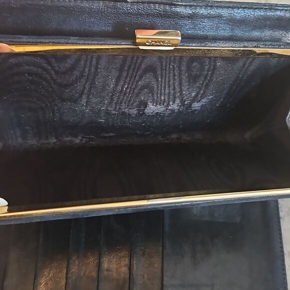 Chanel Caviar Timeless CC Black Leather Wallet with Kisslock Closure - Picture 8 of 17